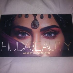 Huda Beauty Desert Dusk Palette